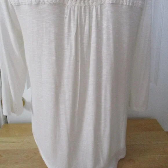 Democracy NWT White Embroidered Roll Tab Sleeves Relaxed Fit Blouse Size M - Picture 8 of 12